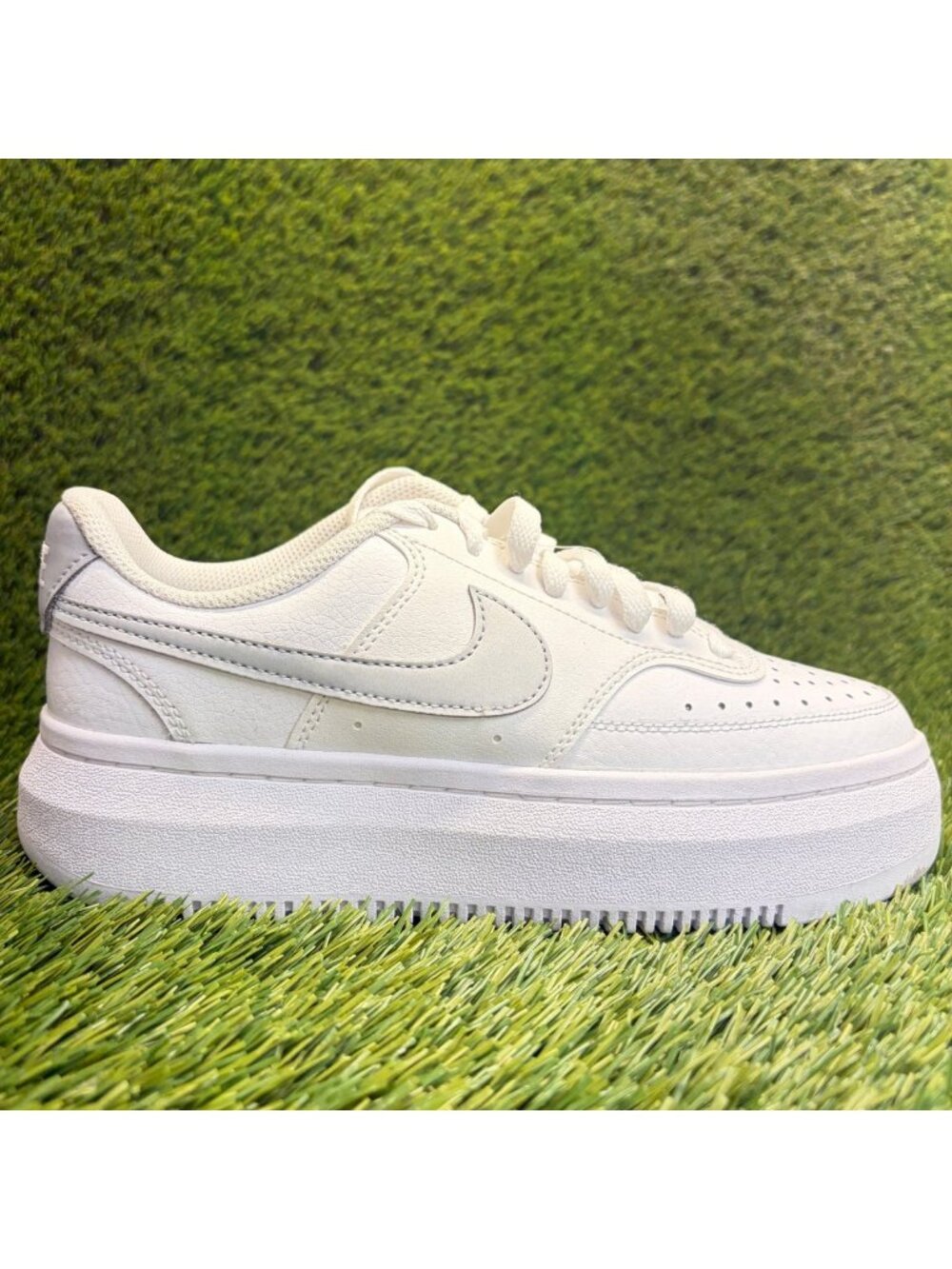 Nike Court Vision Alta Womens Size 8 White Athletic Lifestyle Shoes Sneakers